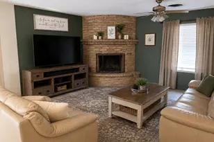 817 N Harris St, Giddings, TX 78942 - Photo 2