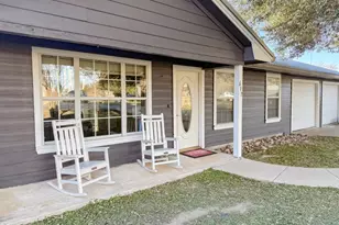 617 Caldwell St, Lexington, TX 78947 - Photo 2