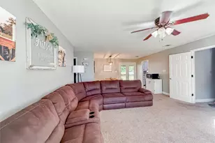 617 Caldwell St, Lexington, TX 78947 - Photo 4