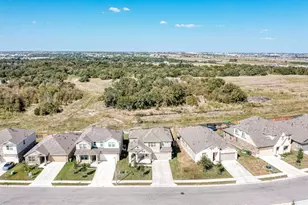 521 Elm Green St, Hutto, TX 78634 - Photo 2