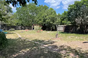 607 Garcia St, Lockhart, TX 78644 - Photo 20