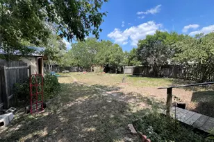 607 Garcia St, Lockhart, TX 78644 - Photo 14