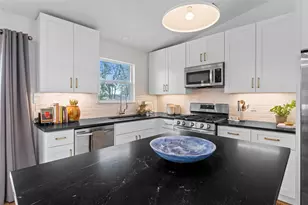 6809 Roanoke Dr, Austin, TX 78723 - Photo 10