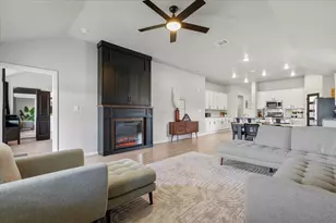 205 Bright Star Ln, Georgetown, TX 78628 - Photo 2
