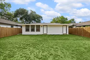 6915 Cherry Meadow Dr, Austin, TX 78745 - Photo 16