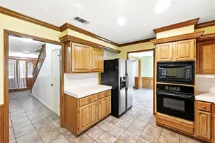 12113 Black Angus Dr, Austin, TX 78727 - Photo 16