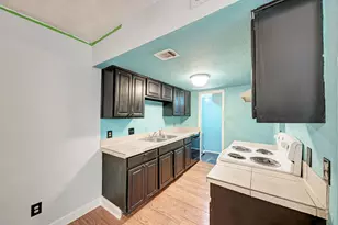 2124 Burton Dr, Austin, TX 78741 - Photo 10