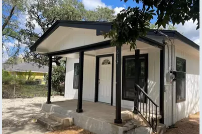 613 S Saunders Street, Seguin, TX 78155 - Photo 2