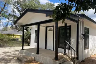 613 S Saunders St, Seguin, TX 78155 - Photo 2