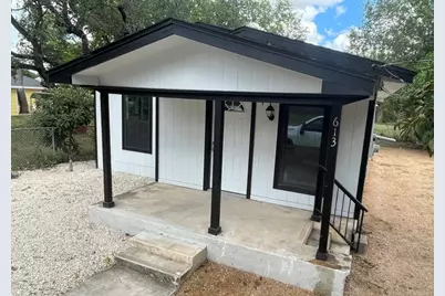 613 S Saunders Street, Seguin, TX 78155 - Photo 4