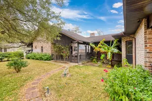 518 W Prairie Lea St, Lockhart, TX 78644 - Photo 18