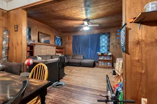 518 W Prairie Lea St, Lockhart, TX 78644 - Photo 4