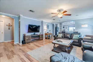 519 S Pauley Dr, Hutto, TX 78634 - Photo 4