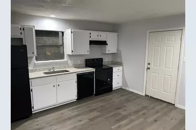 309 S Avenue C #A, Elgin, TX 78621 - Photo 2