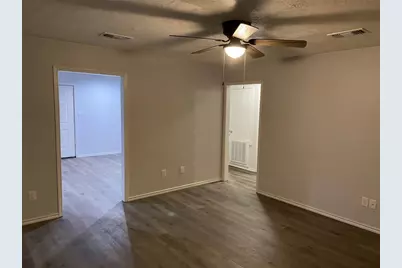 309 S Avenue C #A, Elgin, TX 78621 - Photo 10