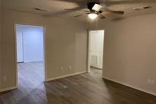 309 S Ave C, Elgin, TX 78621 - Photo 10