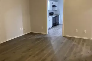 309 S Ave C, Elgin, TX 78621 - Photo 6