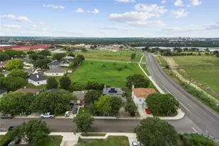 1104 Hilltop Dr, San Marcos, TX 78666 - Photo 34