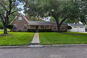 1622 Twin Island Dr Dr, Lockhart, TX 78644 - Photo 2