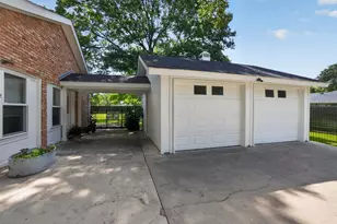 1622 Twin Island Dr Dr, Lockhart, TX 78644 - Photo 28