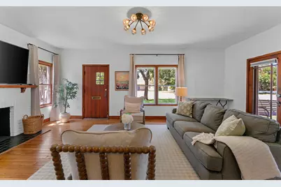 909 E Liberty Avenue, Round Rock, TX 78664 - Photo 10