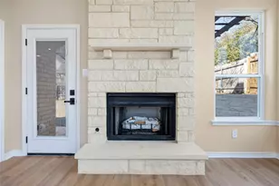 1002 Crestview St, Round Rock, TX 78681 - Photo 4