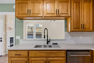 1002 Crestview St, Round Rock, TX 78681 - Photo 10