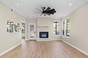 1002 Crestview St, Round Rock, TX 78681 - Photo 2