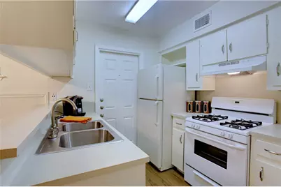 816 W North Loop Boulevard #111, Austin, TX 78756 - Photo 8