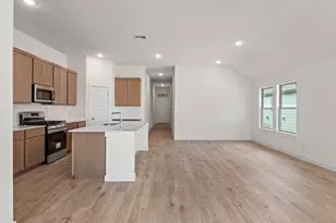 908 Universal Dr, Hutto, TX 78634 - Photo 12