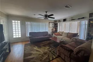 918 E 37th St, Austin, TX 78705 - Photo 2