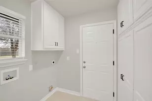 131 Meadow Valley Loop, Jarrell, TX 76537 - Photo 16