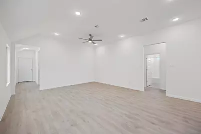 256 Bendecido Loop, Elgin, TX 78621 - Photo 4