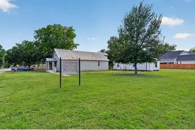 407 Wilkes Street, Smithville, TX 78957 - Photo 6