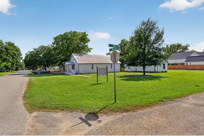 407 Wilkes Street, Smithville, TX 78957 - Photo 8