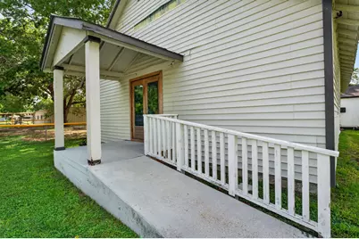 407 Wilkes Street, Smithville, TX 78957 - Photo 4