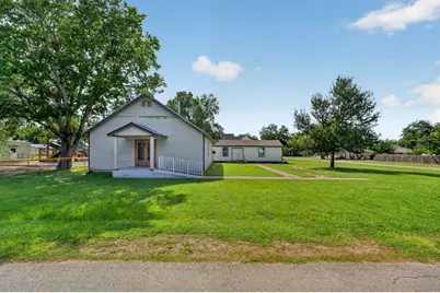 407 Wilkes Street, Smithville, TX 78957 - Photo 1