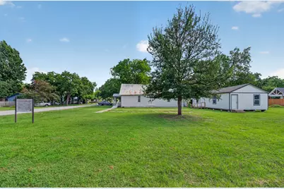 407 Wilkes Street, Smithville, TX 78957 - Photo 10