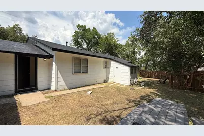 1802 University Avenue, Georgetown, TX 78626 - Photo 4