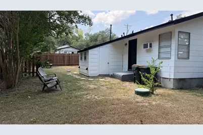 1802 University Avenue, Georgetown, TX 78626 - Photo 2