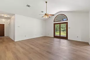 244 Woodway Dr, Elgin, TX 78621 - Photo 8