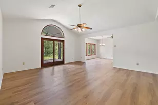 244 Woodway Dr, Elgin, TX 78621 - Photo 10