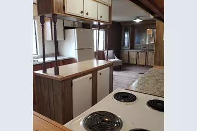 301 S Johnson Avenue, Thorndale, TX 76577 - Photo 8