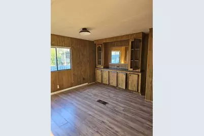 301 S Johnson Avenue, Thorndale, TX 76577 - Photo 14