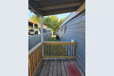 301 S Johnson Avenue, Thorndale, TX 76577 - Photo 4