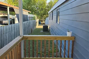 301 S Johnson Ave, Thorndale, TX 76577 - Photo 4