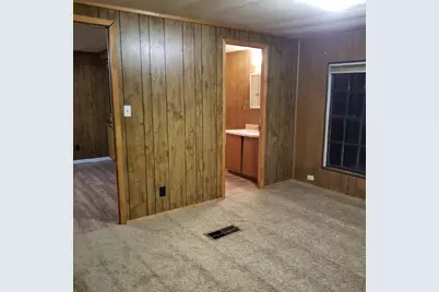 301 S Johnson Avenue, Thorndale, TX 76577 - Photo 10