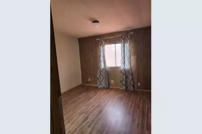 301 S Johnson Avenue, Thorndale, TX 76577 - Photo 12