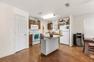 1225 Hilltop Dr, San Marcos, TX 78666 - Photo 6