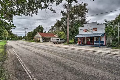 282 Park Avenue, Staples, TX 78670 - Photo 28
